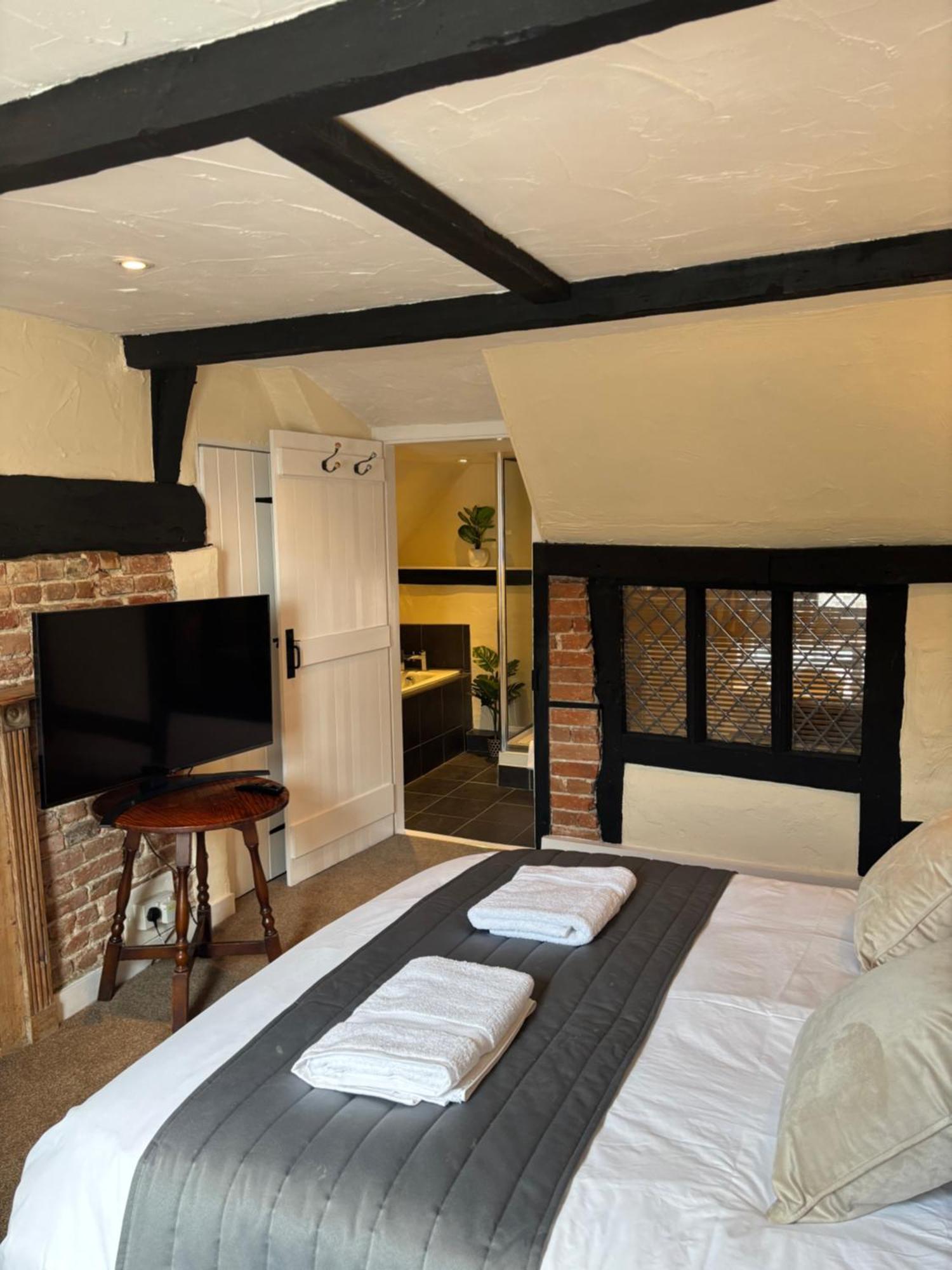 The Half Moon Inn Woking Esterno foto