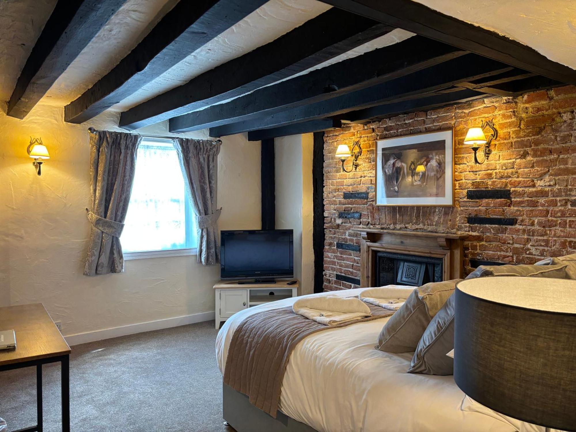 The Half Moon Inn Woking Esterno foto